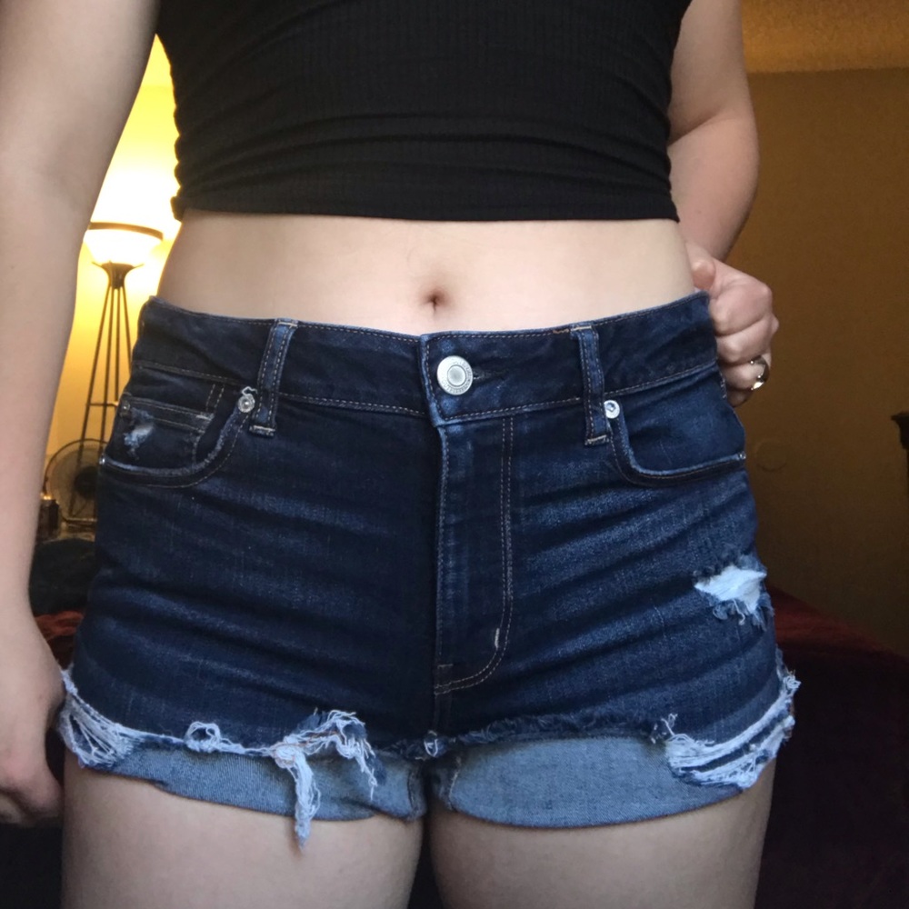 AEO Dark wash ripped jean short